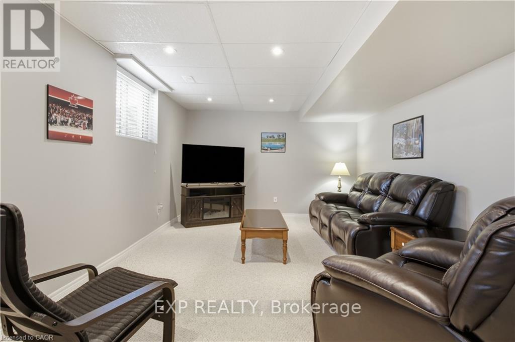 138 STIEFELMEYER CRESCENT - 25