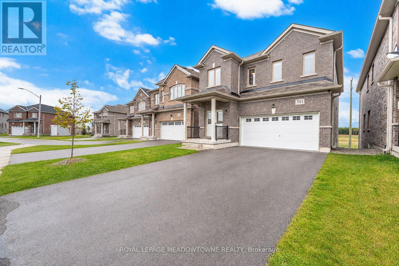 301 RIDLEY CRESCENT - 1