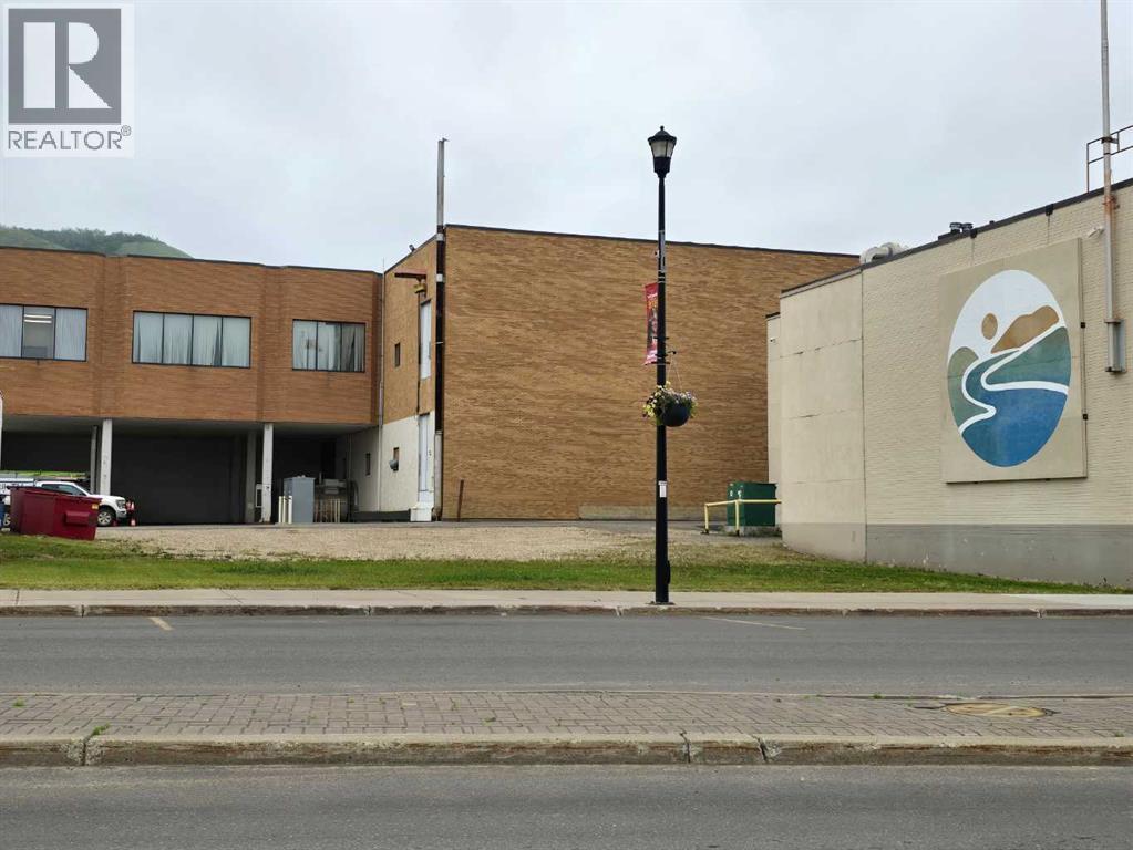 9905 100 Street, Peace River — photo 2