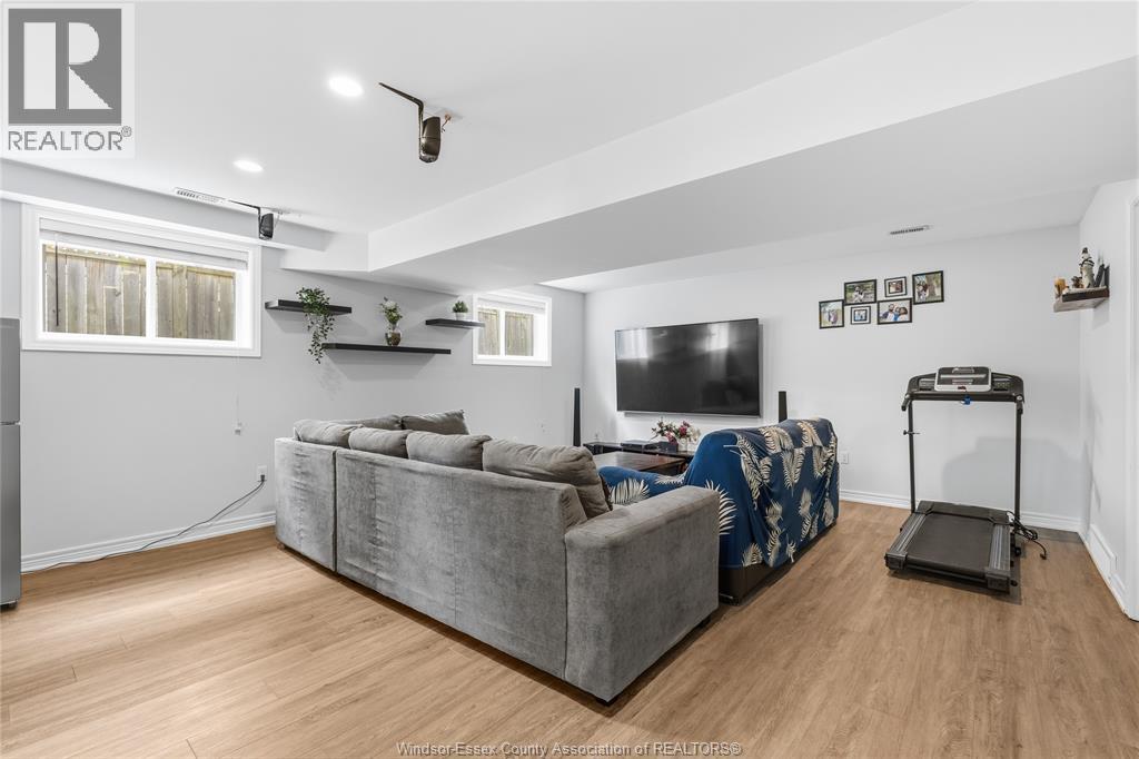 165 THOMAS AVENUE - Image 19
