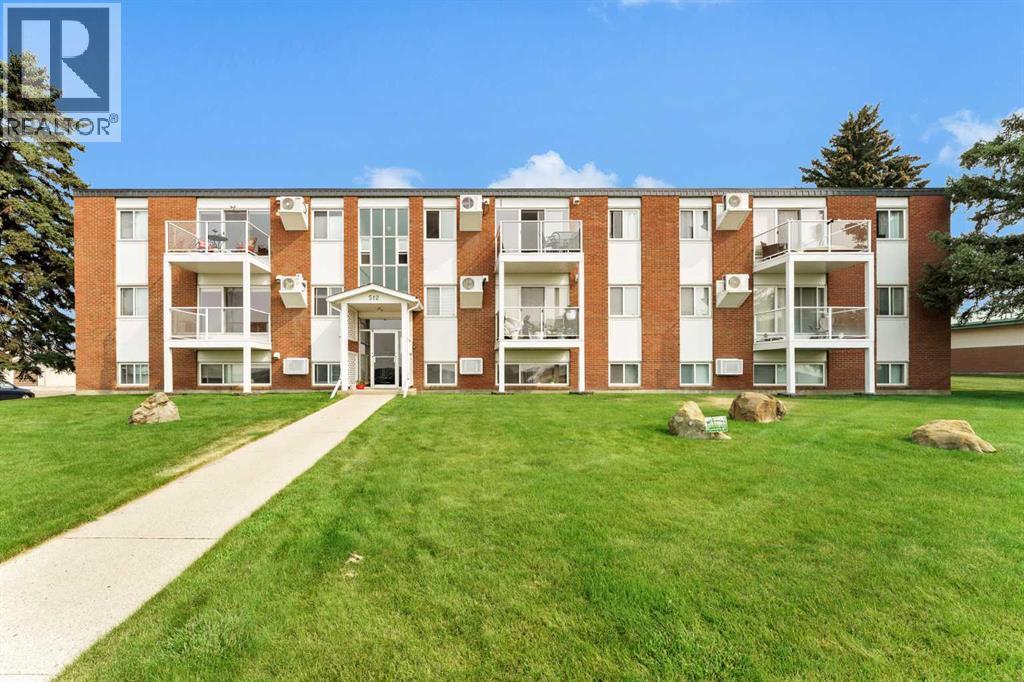 #7 512 McCutcheon Drive NW - 1