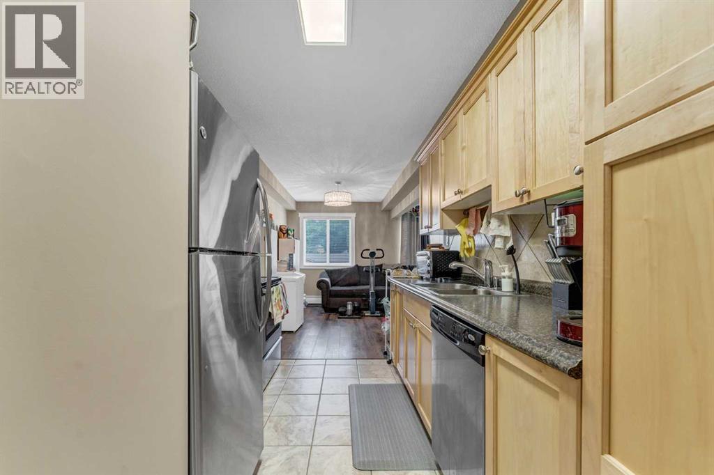 #7 512 McCutcheon Drive NW - 8