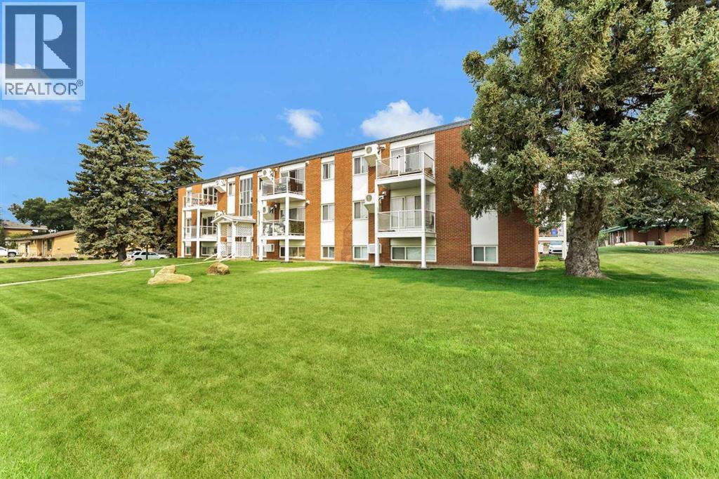 #7 512 McCutcheon Drive NW - 3