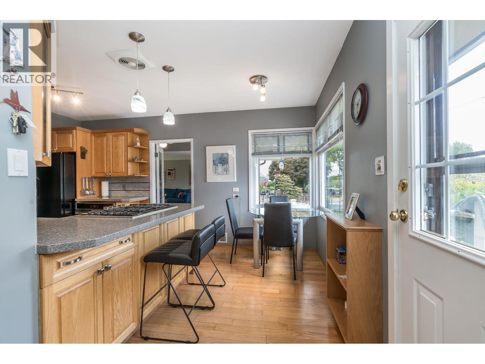 324 CHURCHILL AVENUE, New Westminster