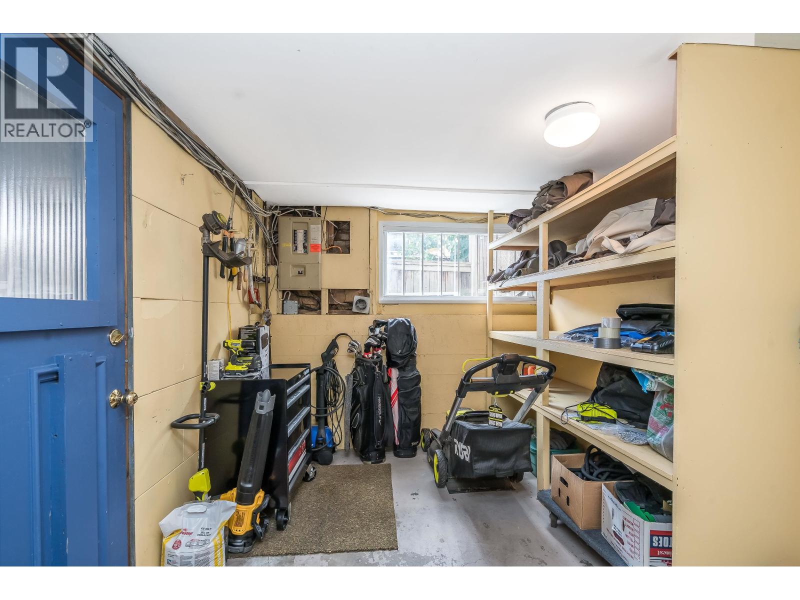 324 CHURCHILL AVENUE, New Westminster