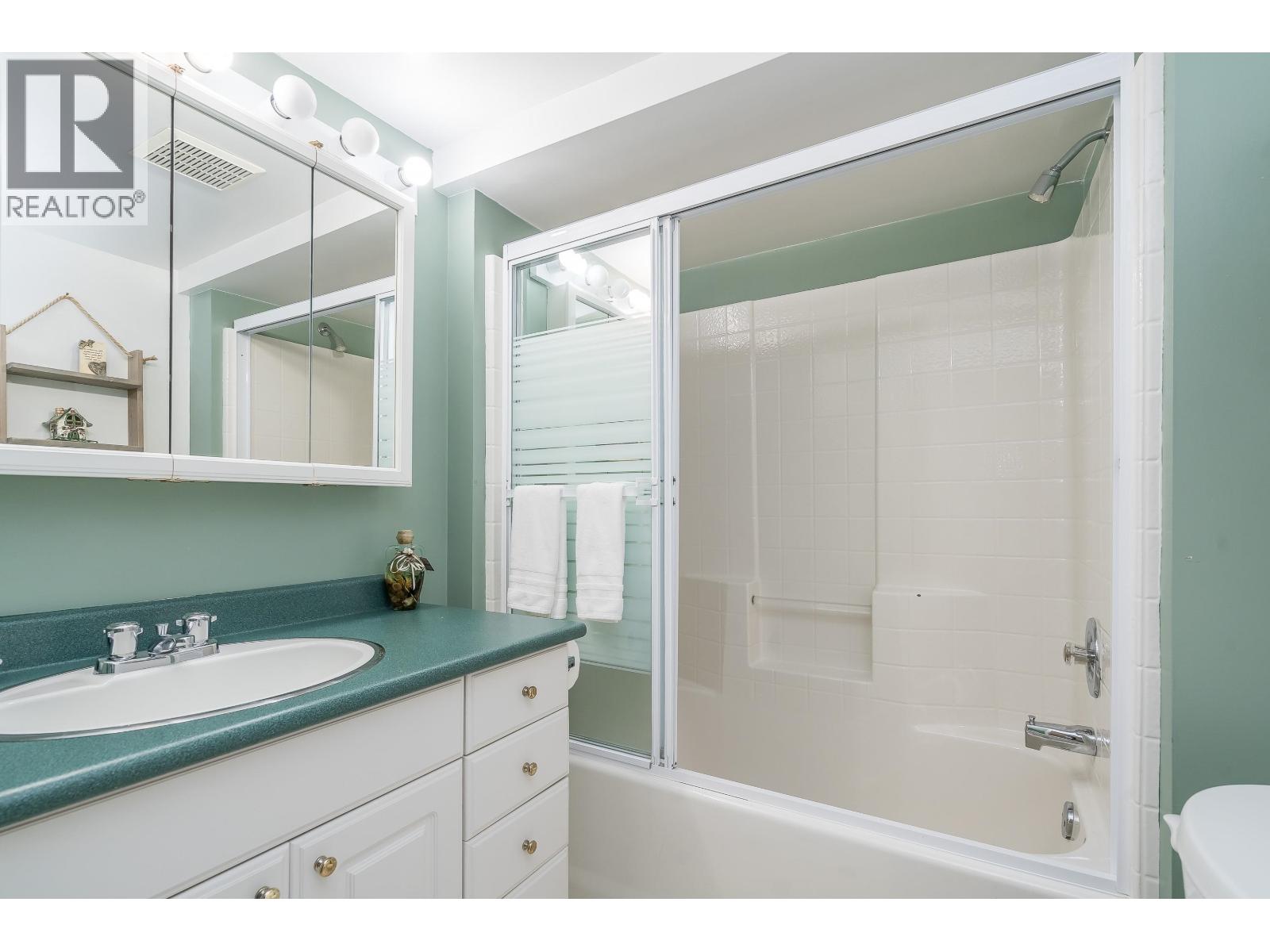 324 CHURCHILL AVENUE, New Westminster