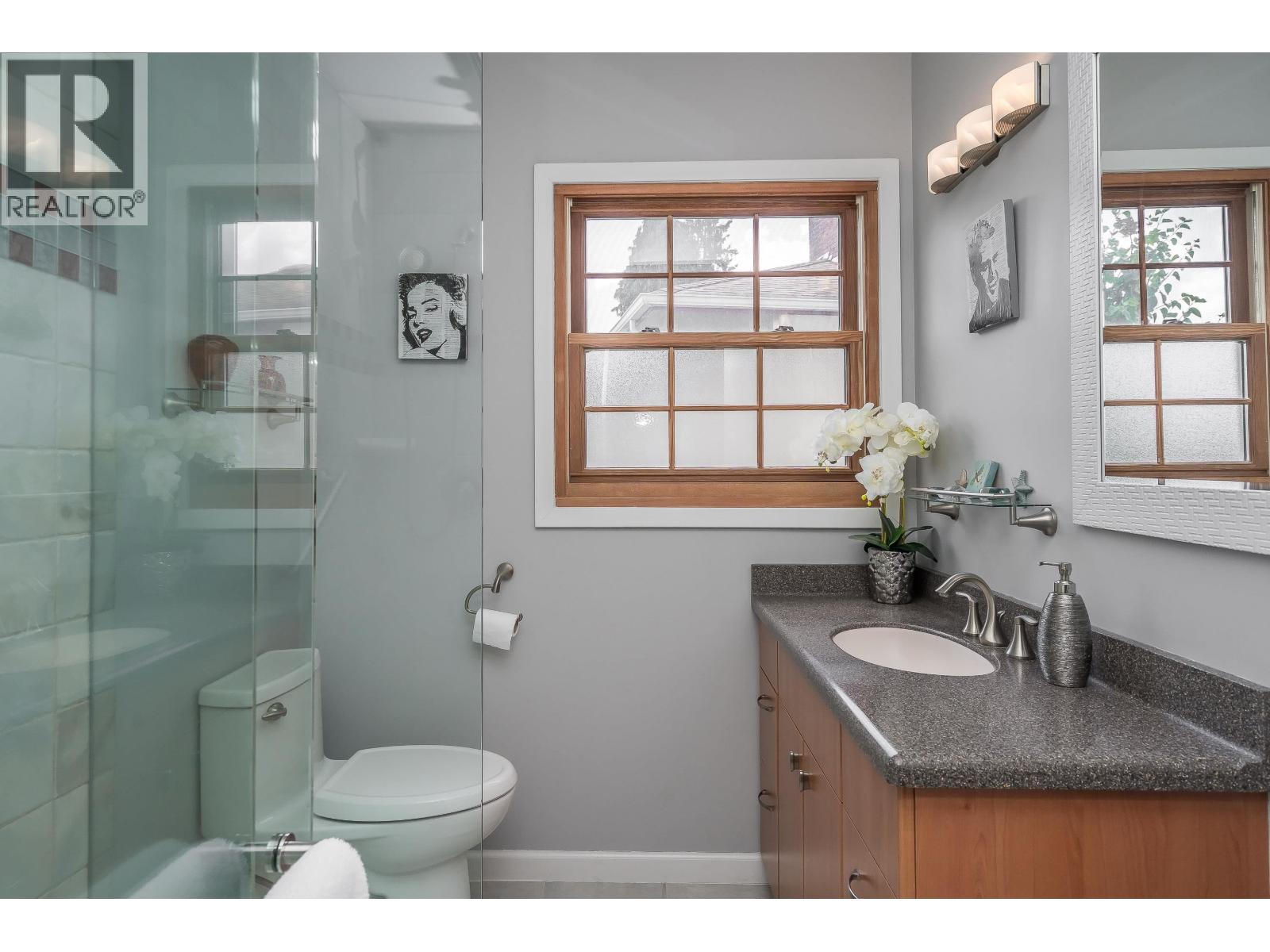 324 CHURCHILL AVENUE, New Westminster