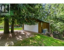 7420 Stampede Trail, Anglemont, BC V0E1M8 Photo 27