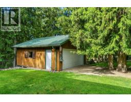 7420 Stampede Trail, Anglemont, BC V0E1M8 Photo 29