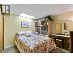 Bedroom - 7420 Stampede Trail, Anglemont, BC V0E1M8 Photo 9