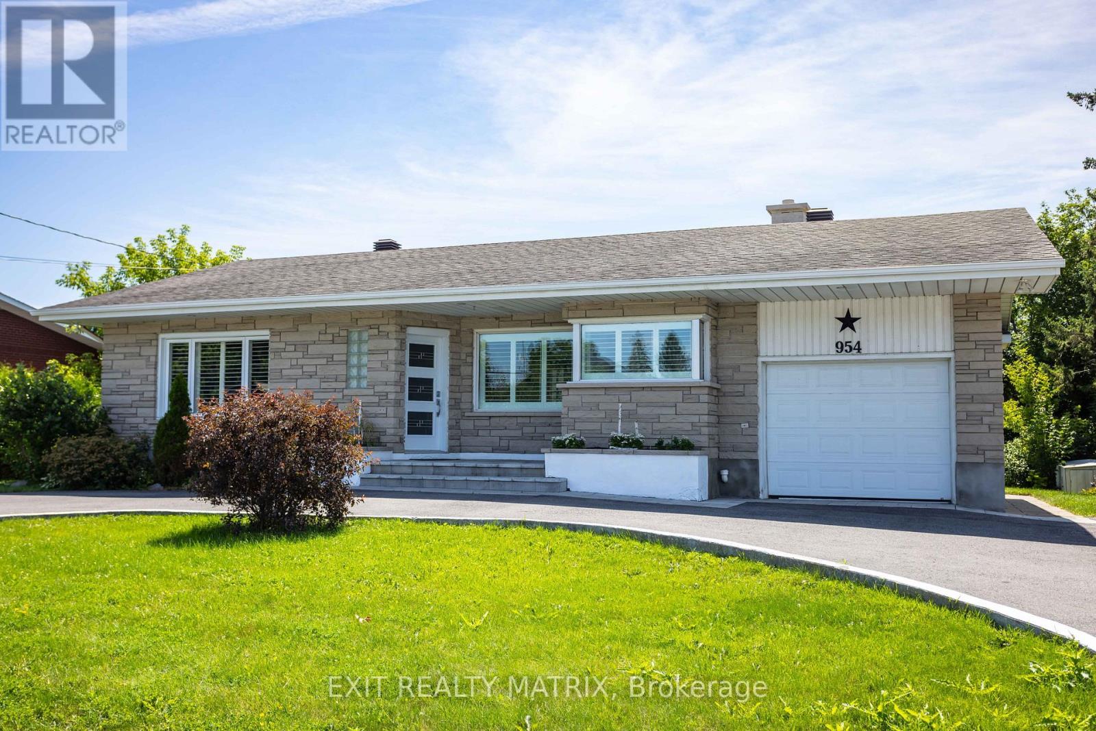 2 Bed, 2 Bath House for Sale in Russell – 954 NOTRE DAME STREET, Russell – MLS# X13572774