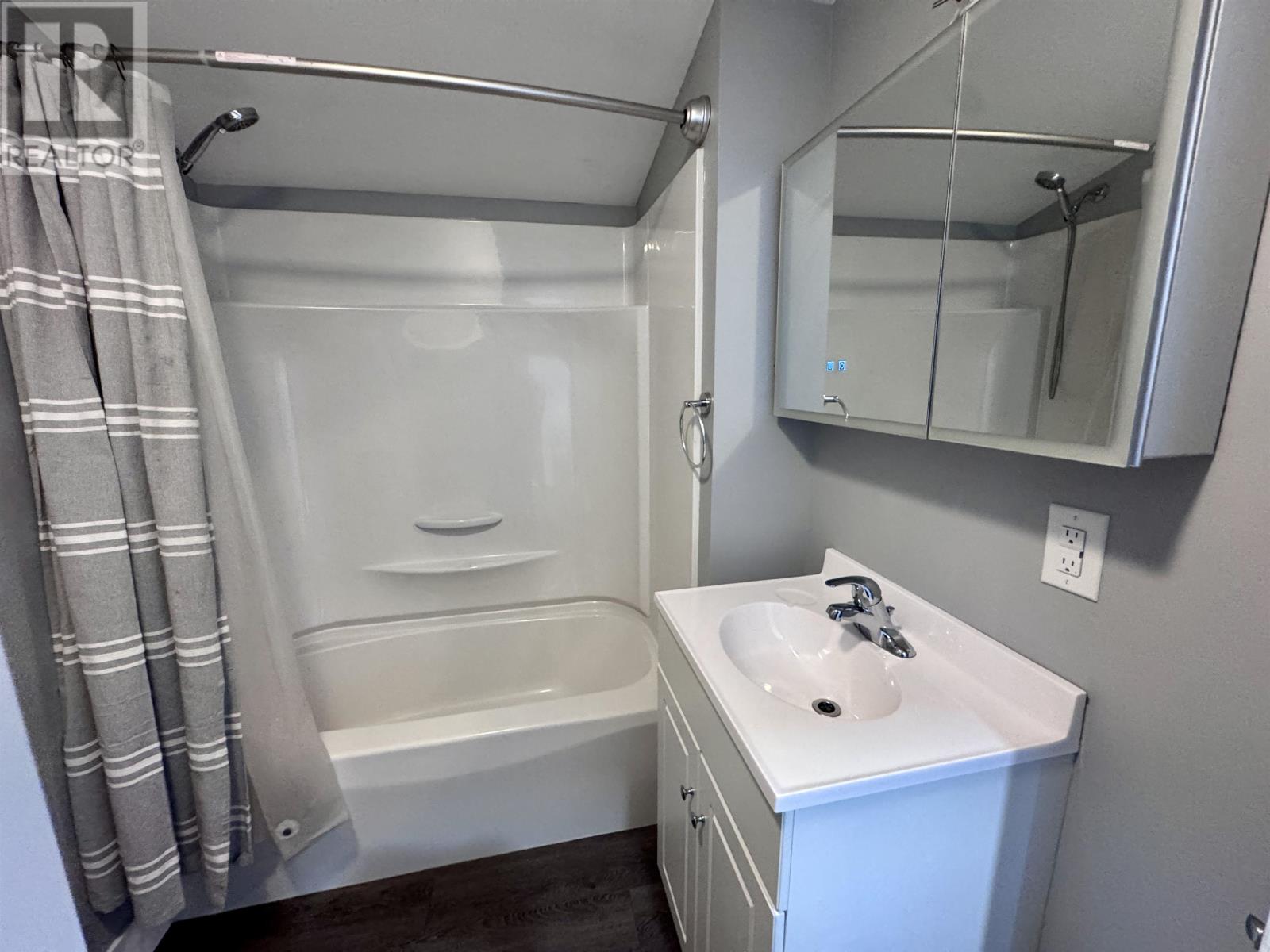 128 Third ST W - Image 29