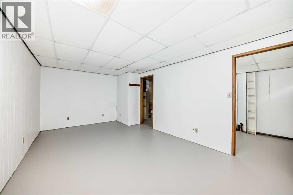 35 Nash, Red Deer