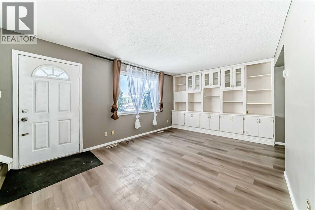 35 Nash, Red Deer