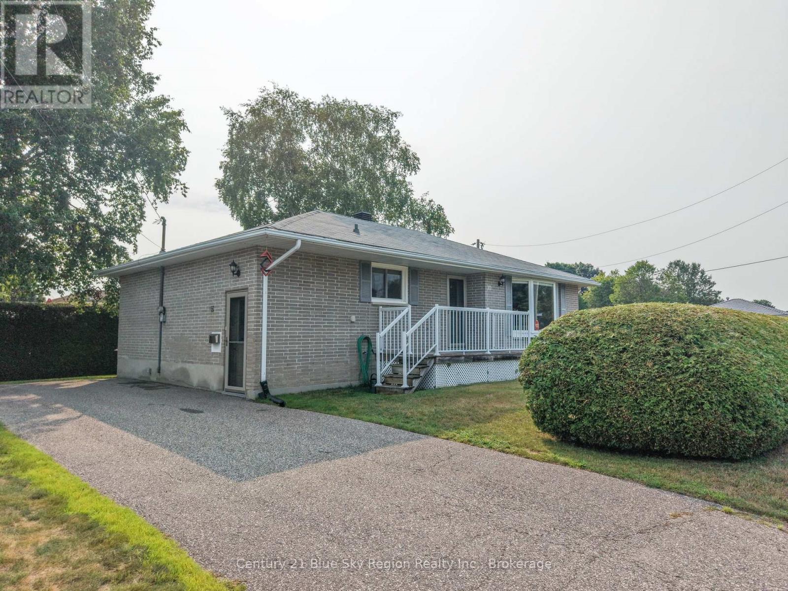 10 STRATHCONA DRIVE - 1