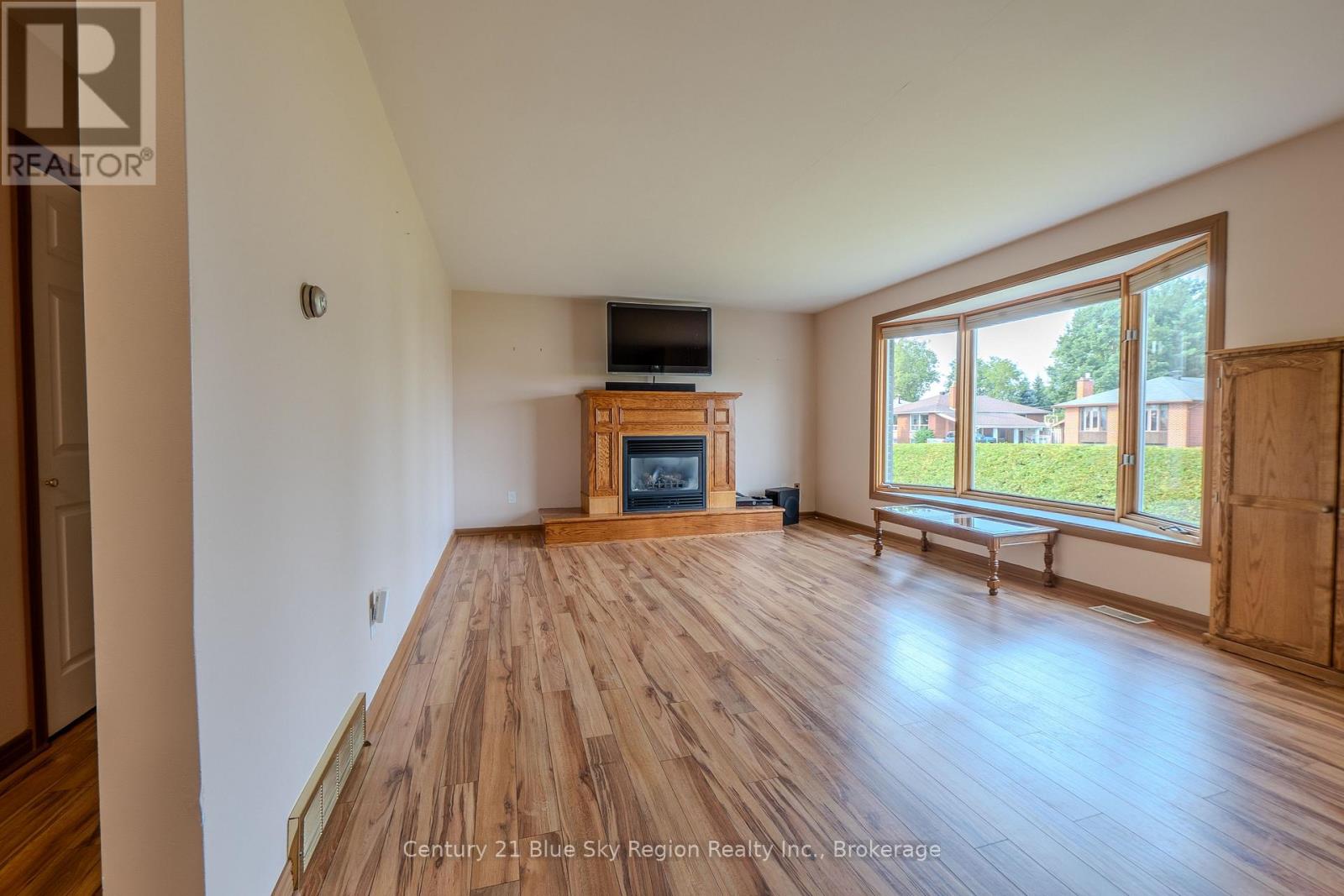 10 STRATHCONA DRIVE - 10