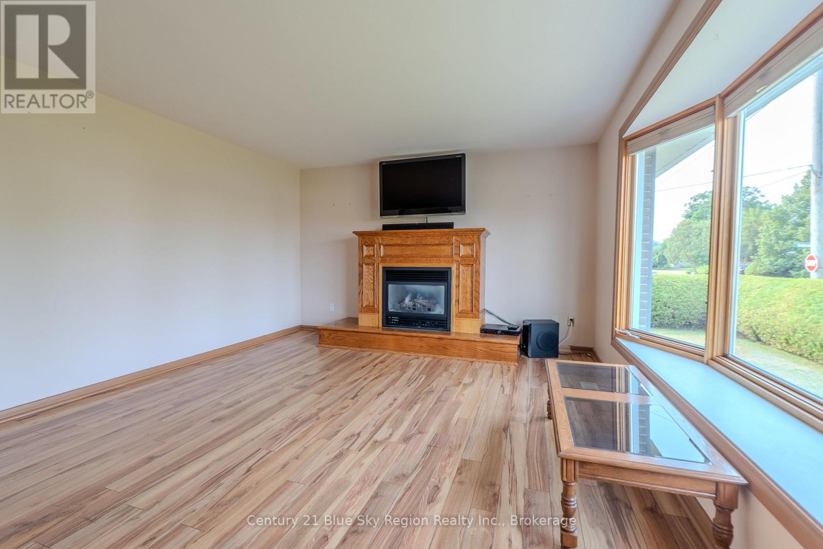 10 STRATHCONA DRIVE - 12