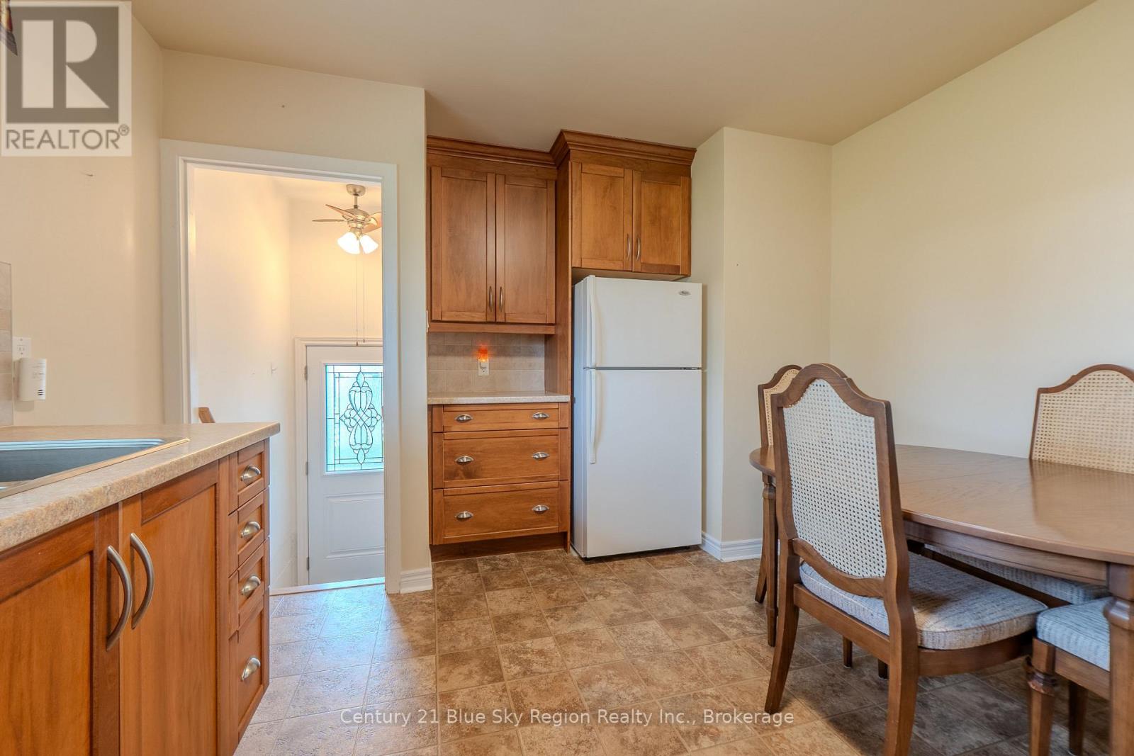 10 STRATHCONA DRIVE - 13
