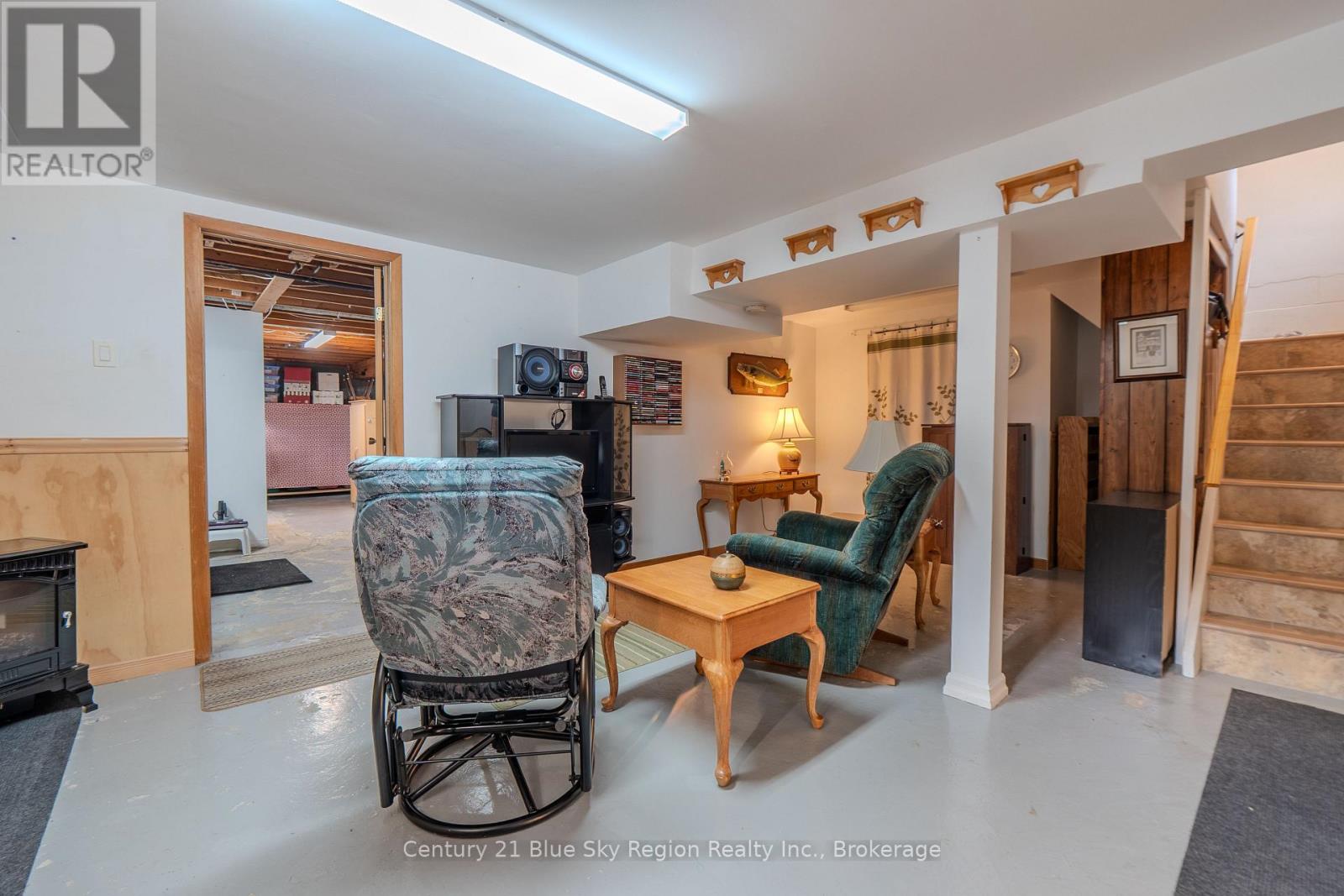 10 STRATHCONA DRIVE - 27