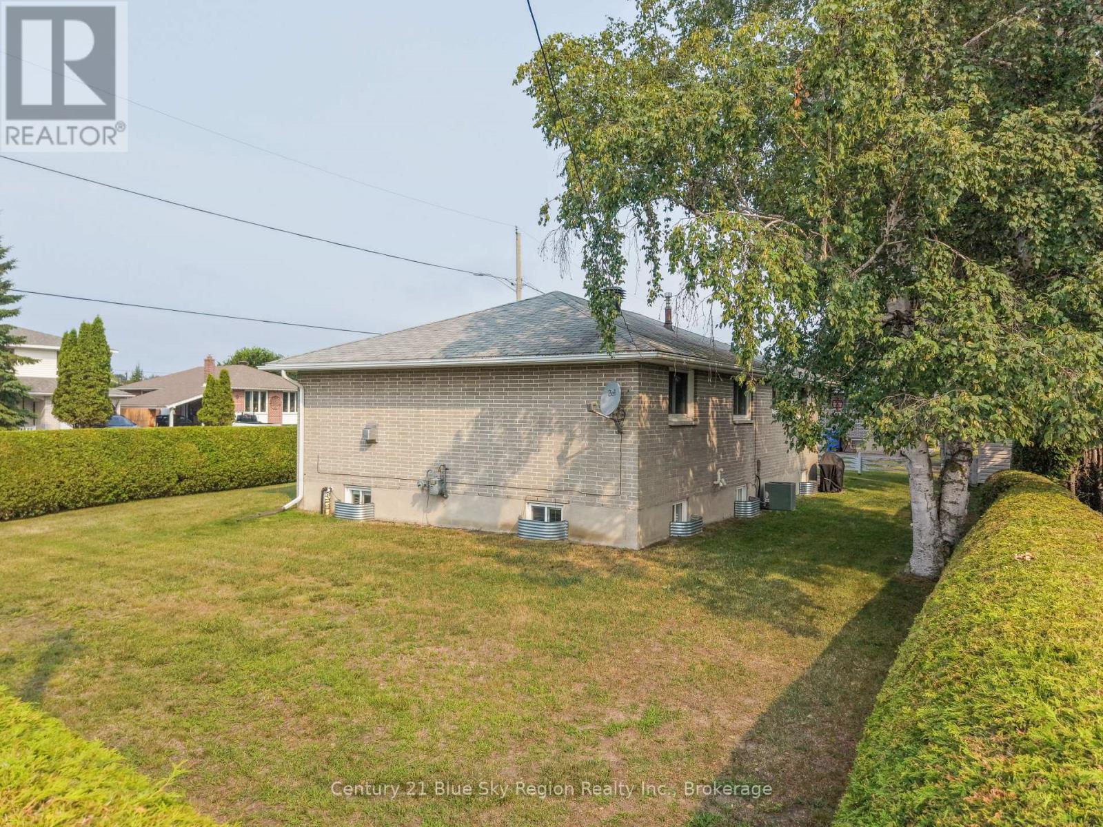 10 STRATHCONA DRIVE - 3