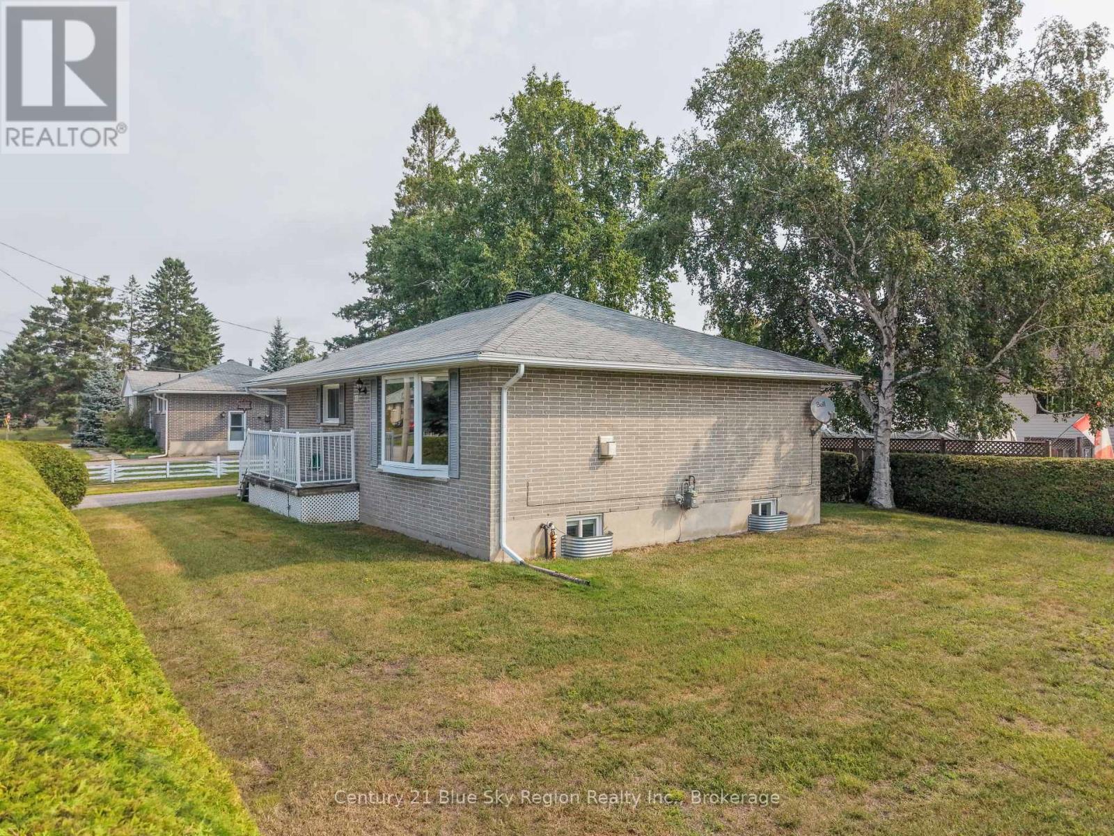 10 STRATHCONA DRIVE - 5