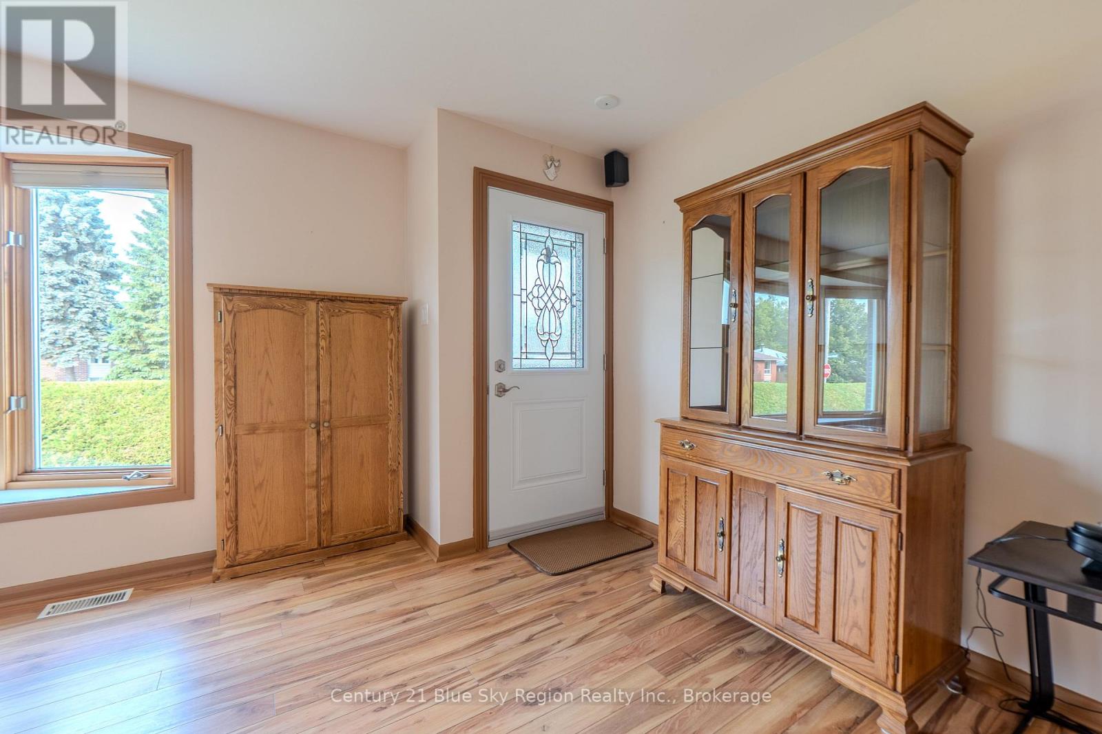 10 STRATHCONA DRIVE - 8