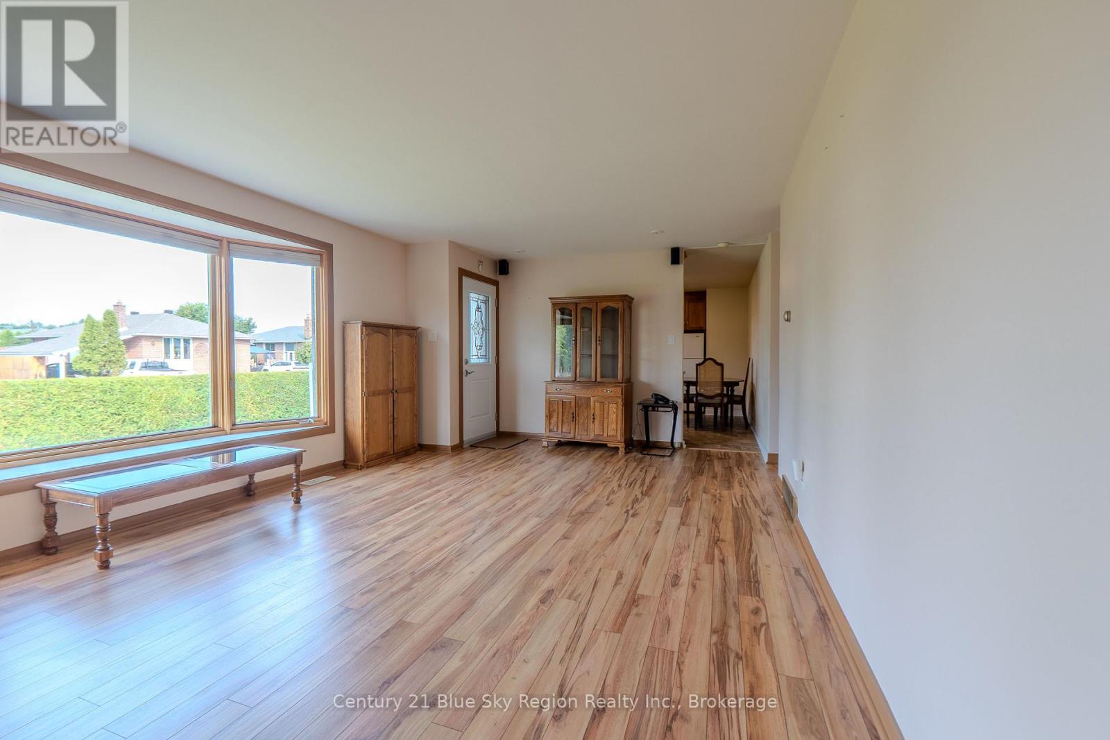 10 STRATHCONA DRIVE - 9