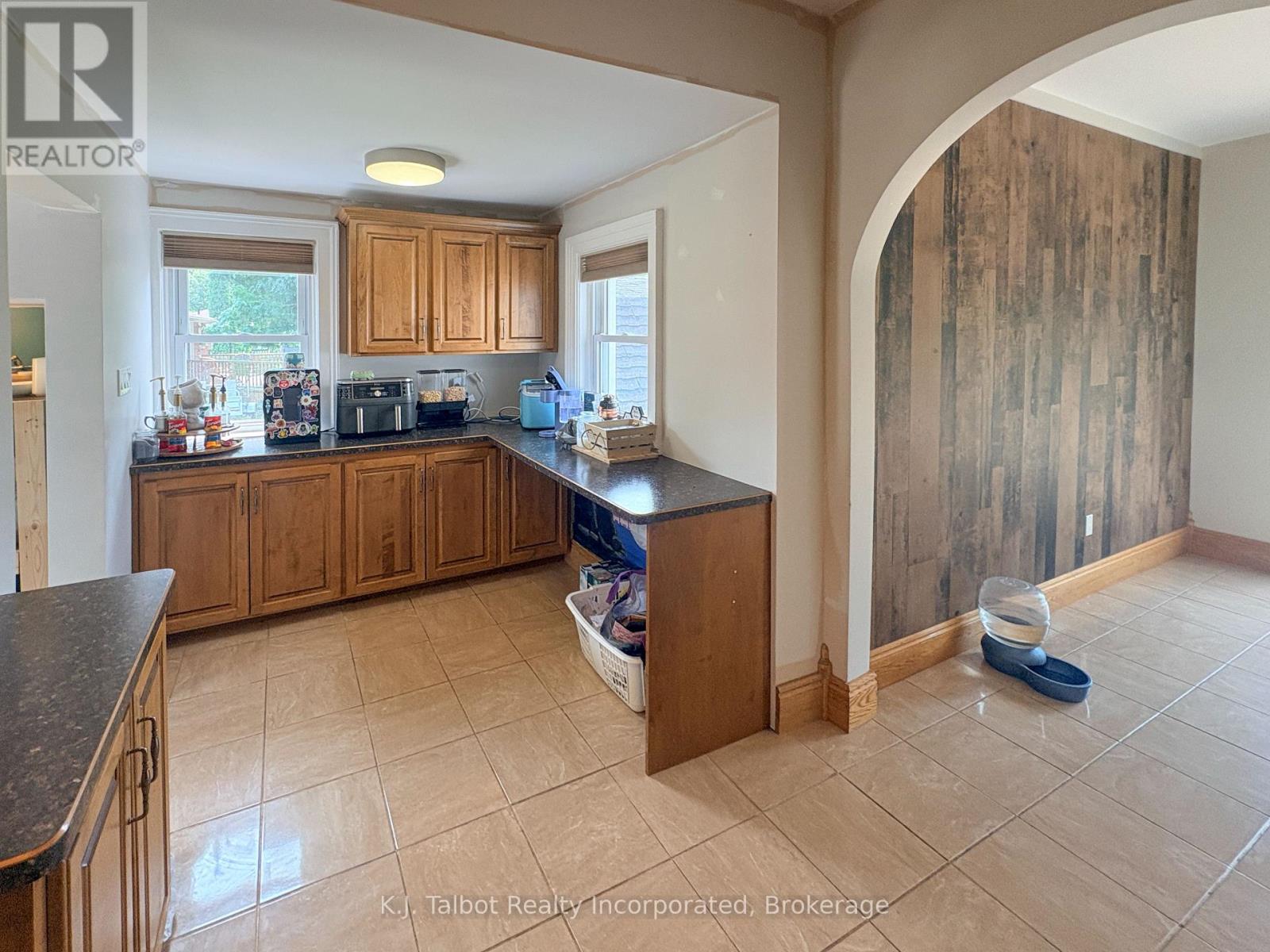 342 JOHN STREET - 11