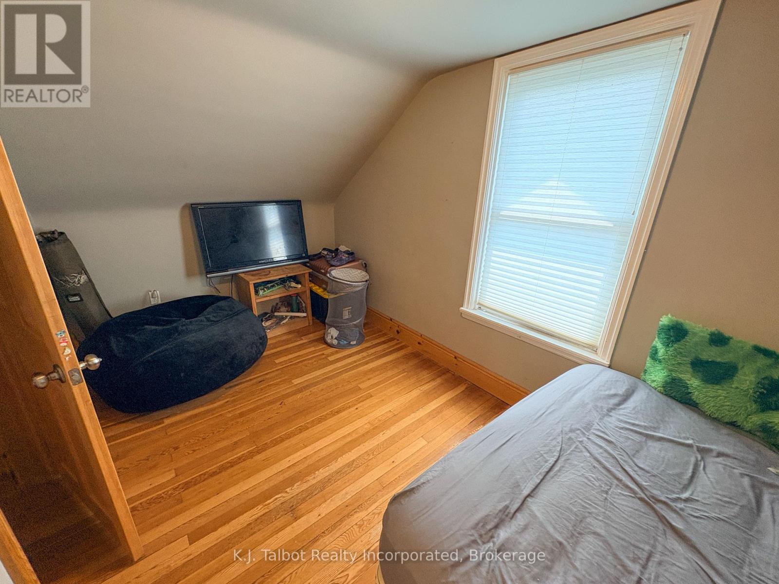 342 JOHN STREET - 23