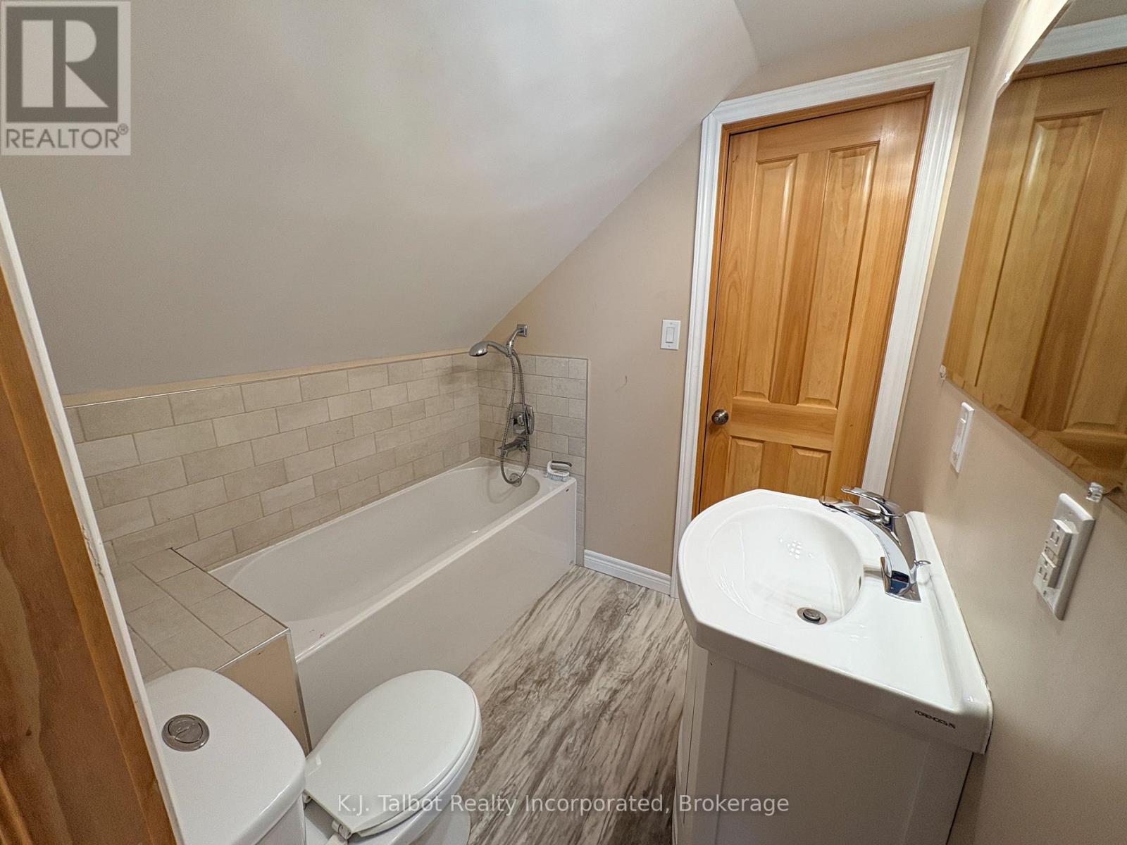 342 JOHN STREET - 24