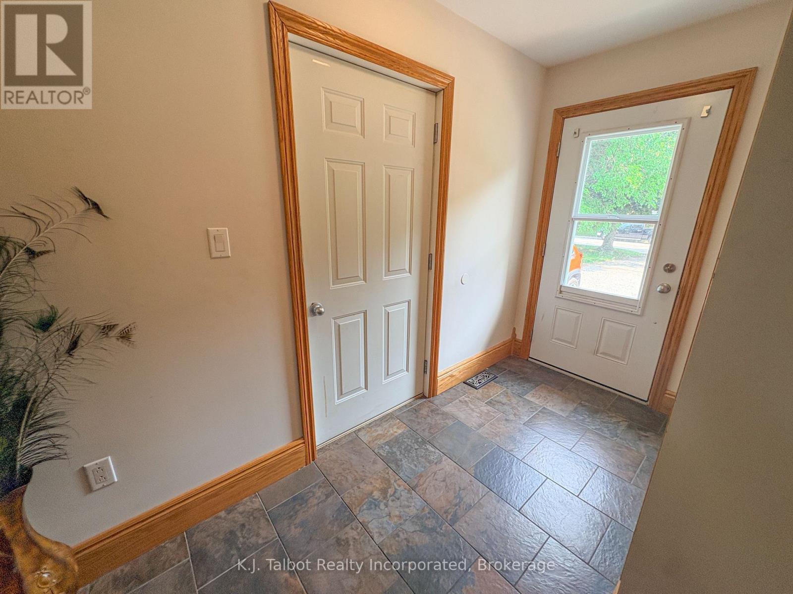342 JOHN STREET - 6