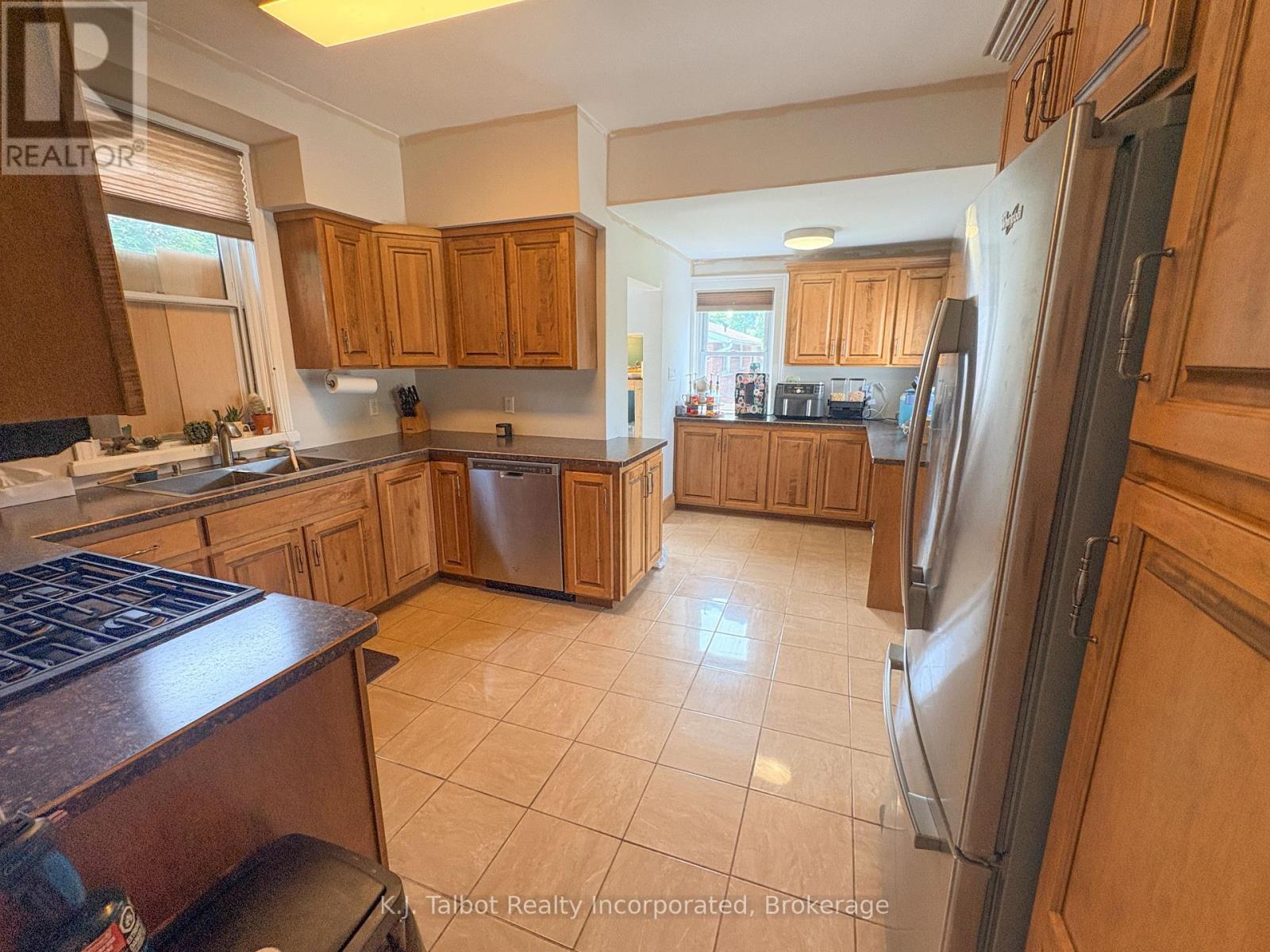 342 JOHN STREET - 9