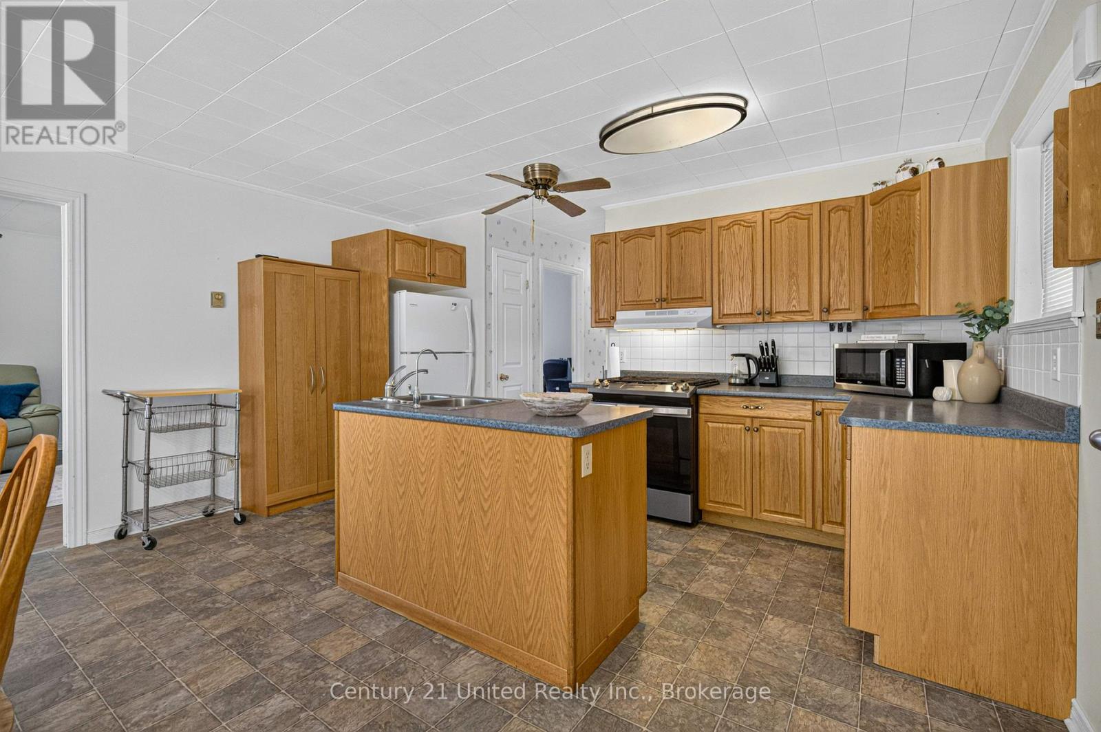 147 CEDAR DRIVE - 10
