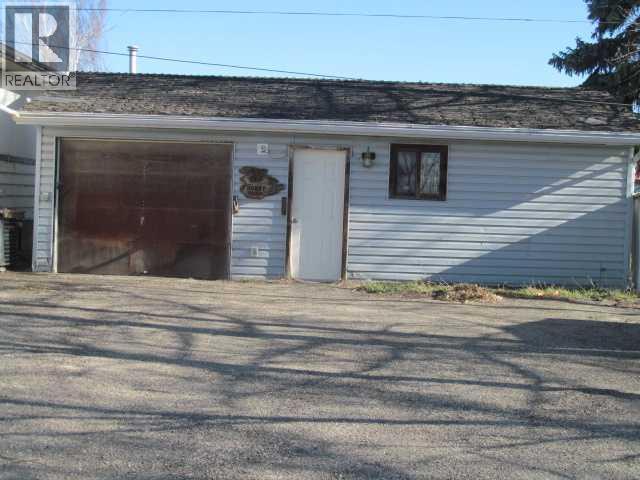 602 5th Ave Avenue, Beaverlodge — photo 2