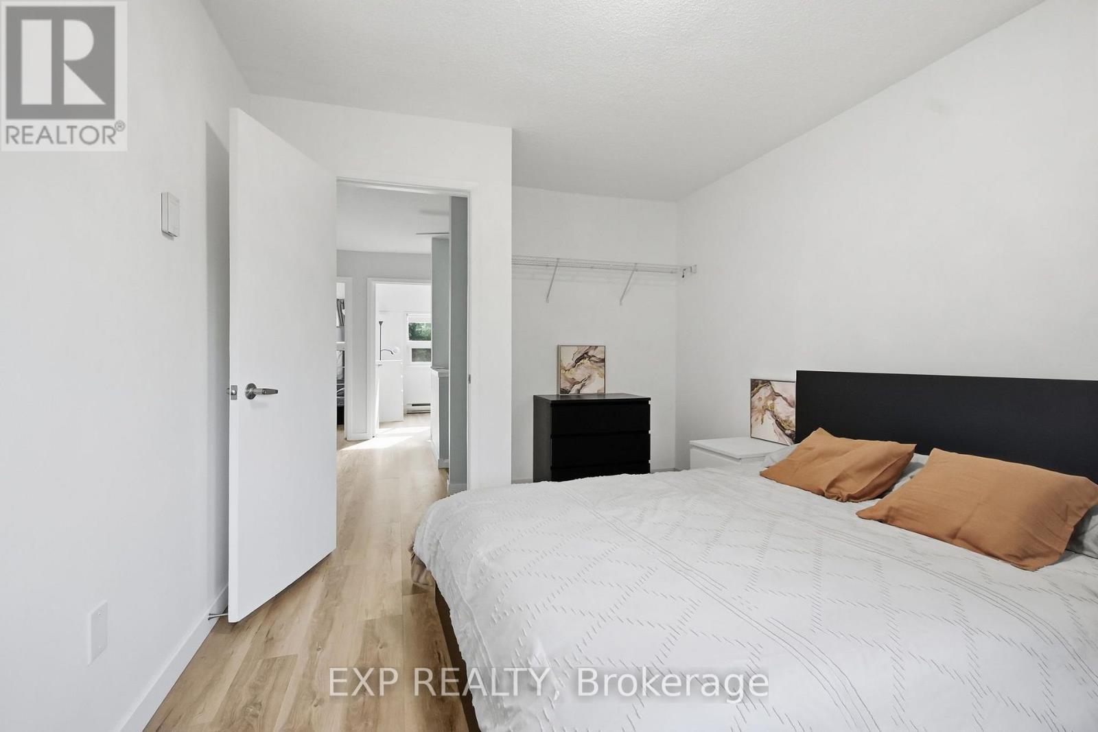 64 PARKLANE CIRCLE - 13
