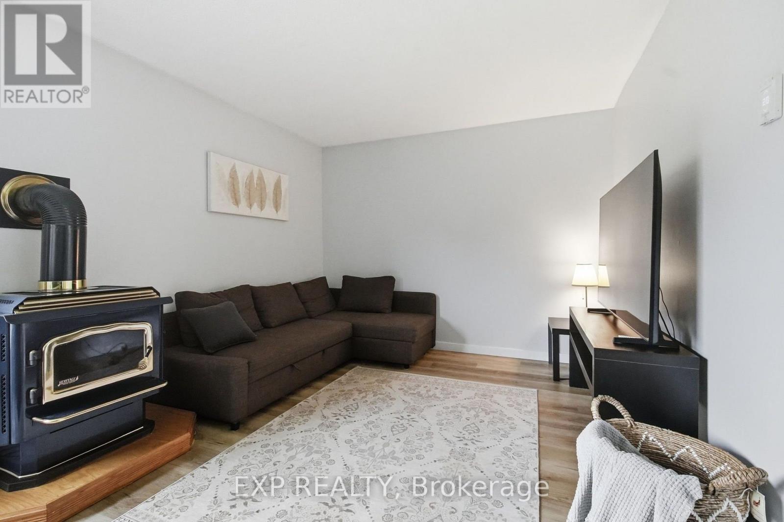 64 PARKLANE CIRCLE - 25