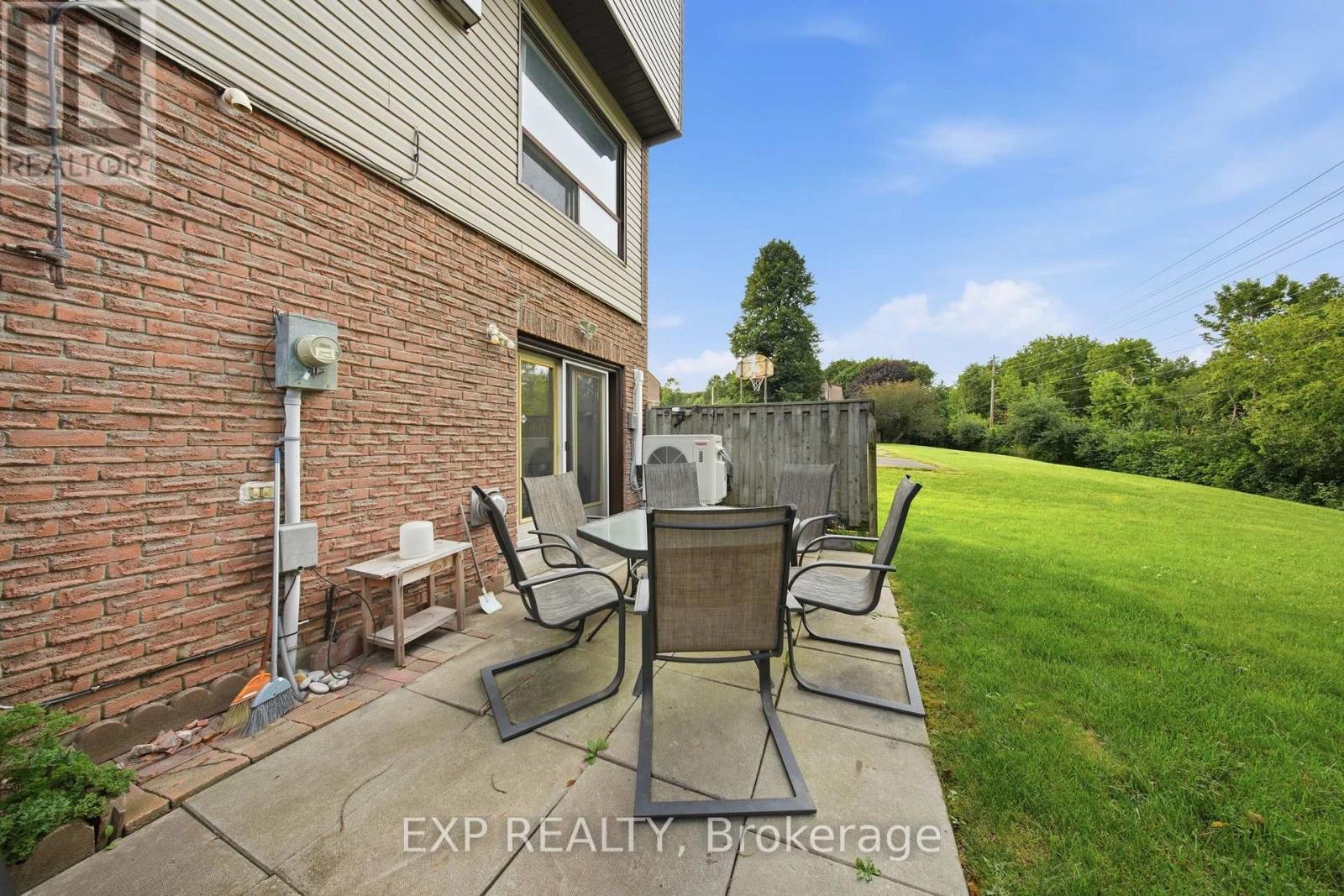64 PARKLANE CIRCLE - 44