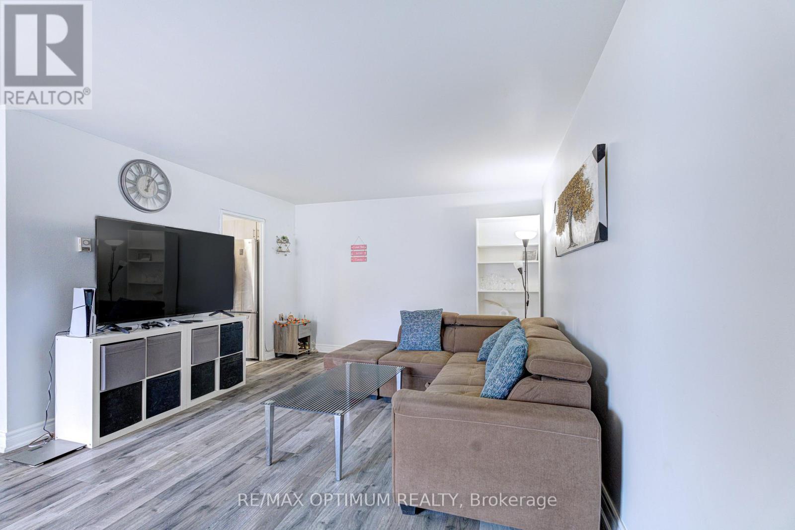 #2110 5 MASSEY SQUARE - 11