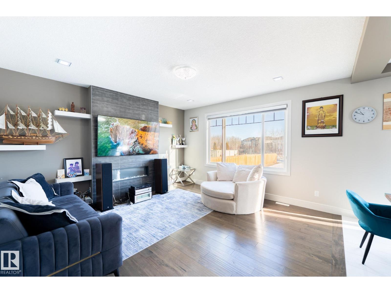 3623 8 ST NW - 12