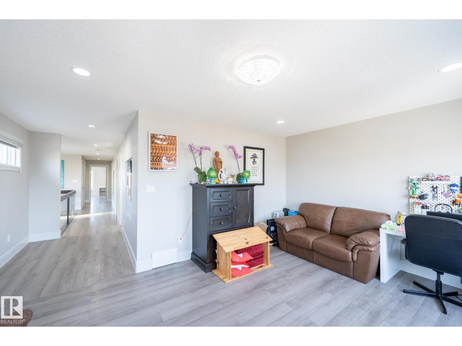 3623 8 ST NW - 36