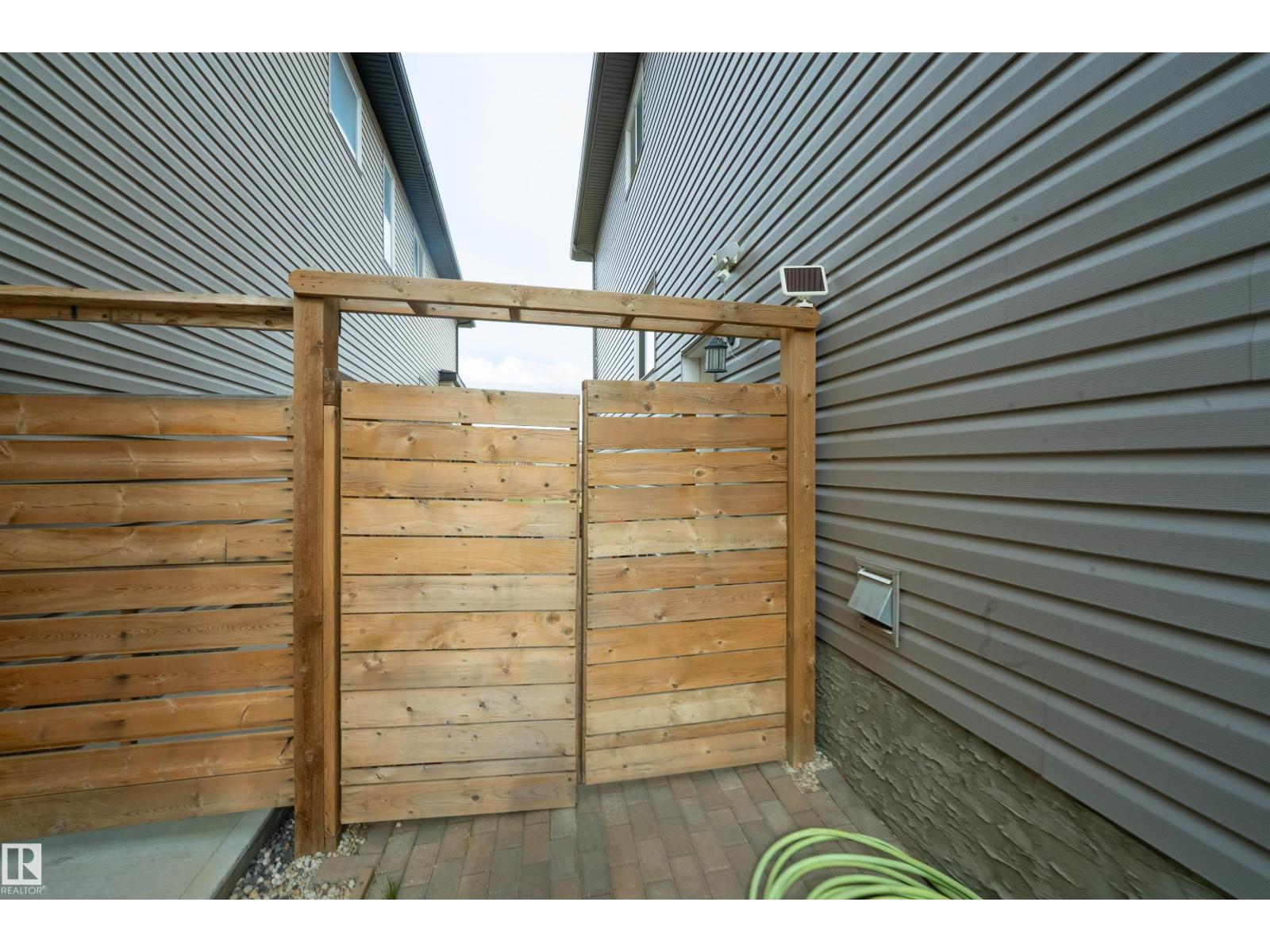 3623 8 ST NW - 37