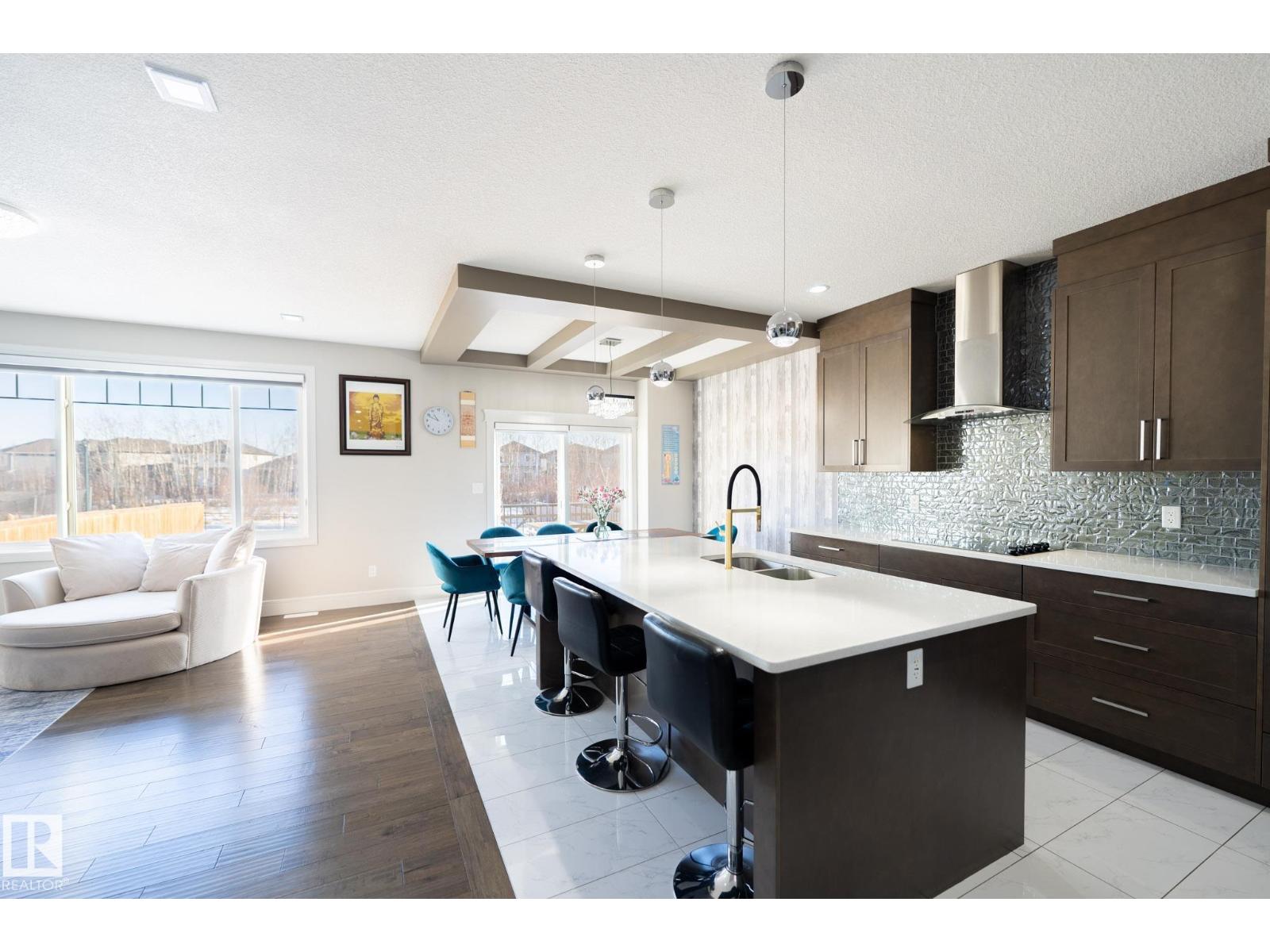 3623 8 ST NW - 8