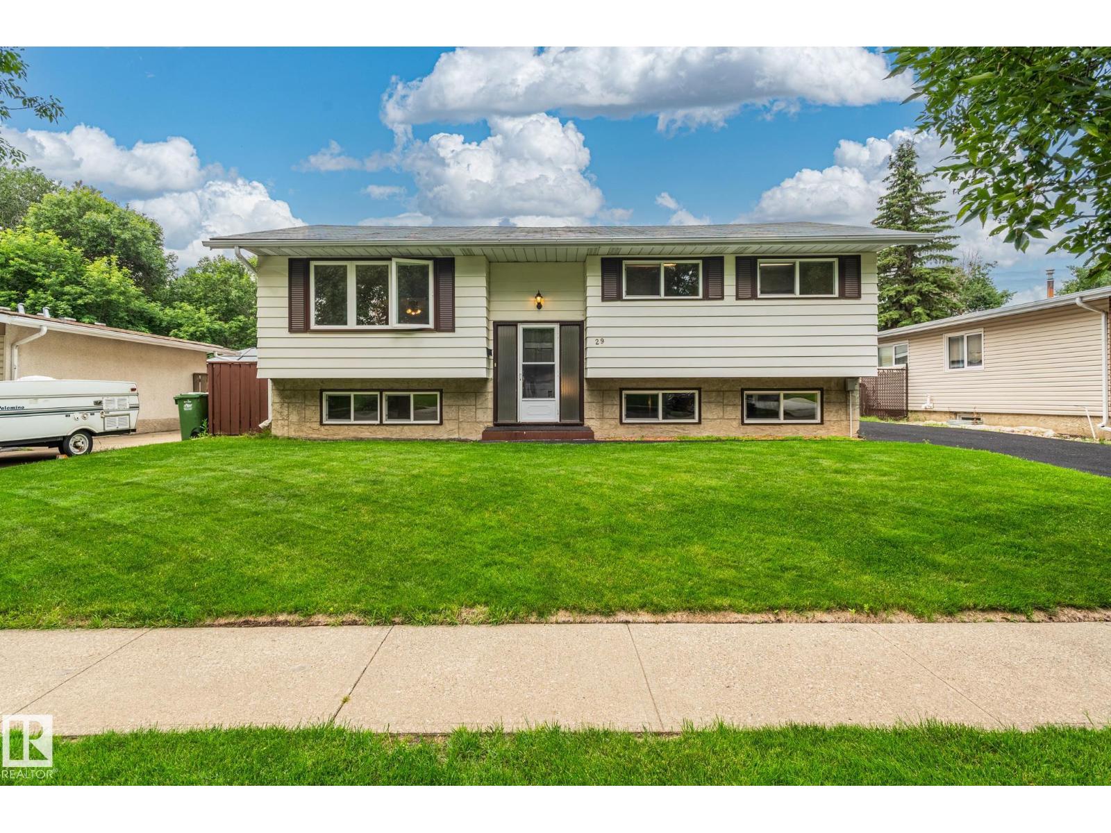 29 Fawcett CR, Forest Lawn (St. Albert), St. Albert photo 2