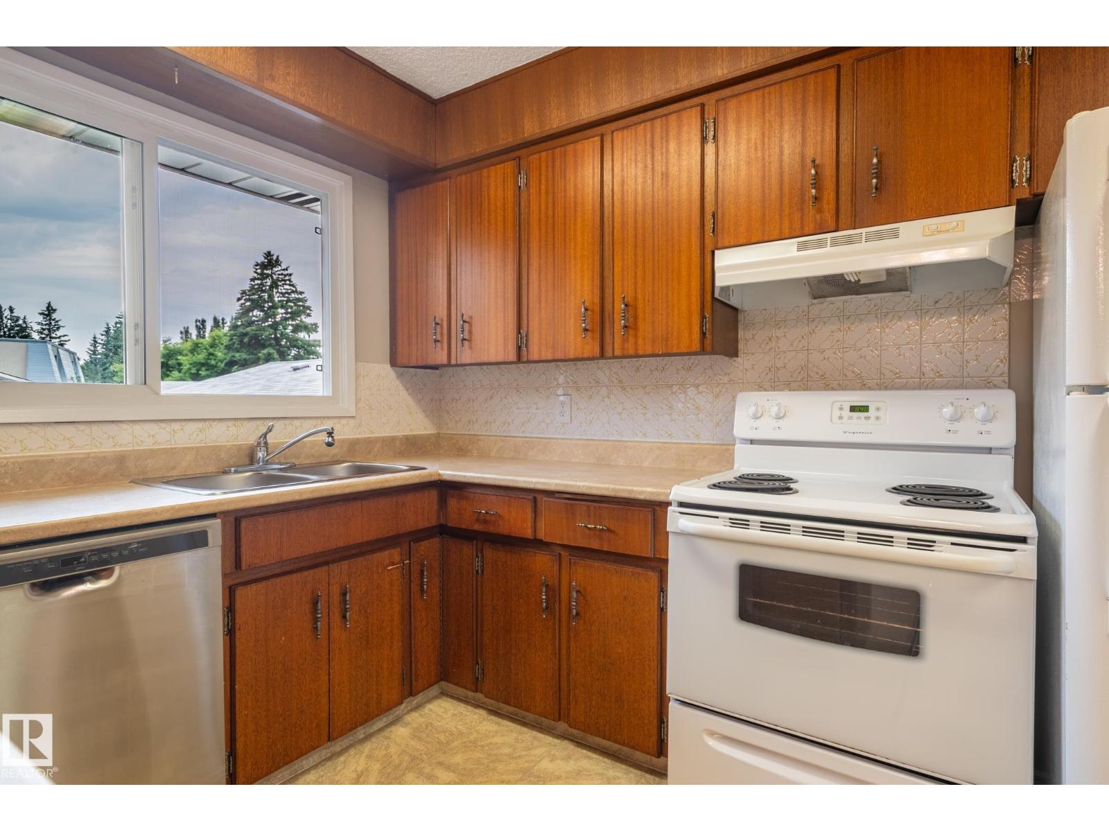 29 Fawcett CR - Image 20