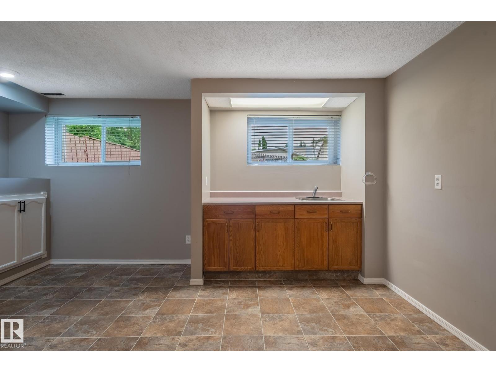 29 Fawcett CR - Image 38