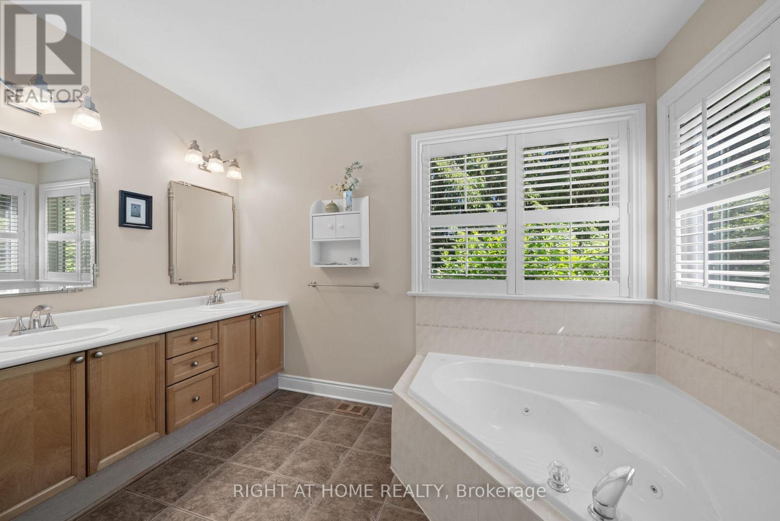 3 Bed, 3 Bath House for Sale in Ottawa – 85 BRIGHTSIDE AVENUE, Ottawa – MLS# X13614292 - Image 21