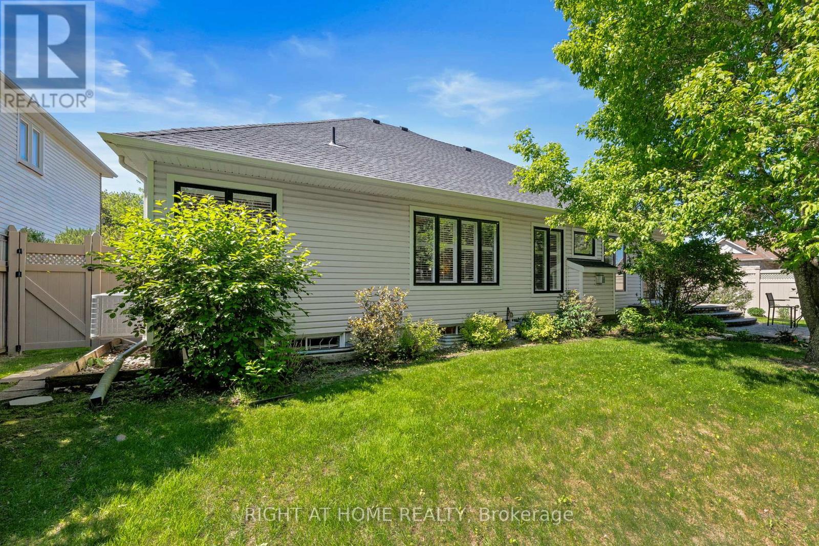 3 Bed, 3 Bath House for Sale in Ottawa – 85 BRIGHTSIDE AVENUE, Ottawa – MLS# X13614292 - Image 46