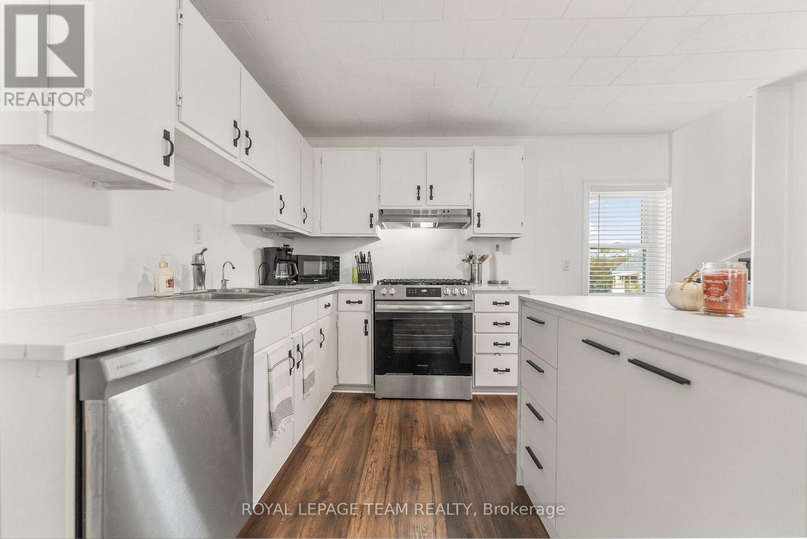 145 MUNROE AVENUE W - Image 13