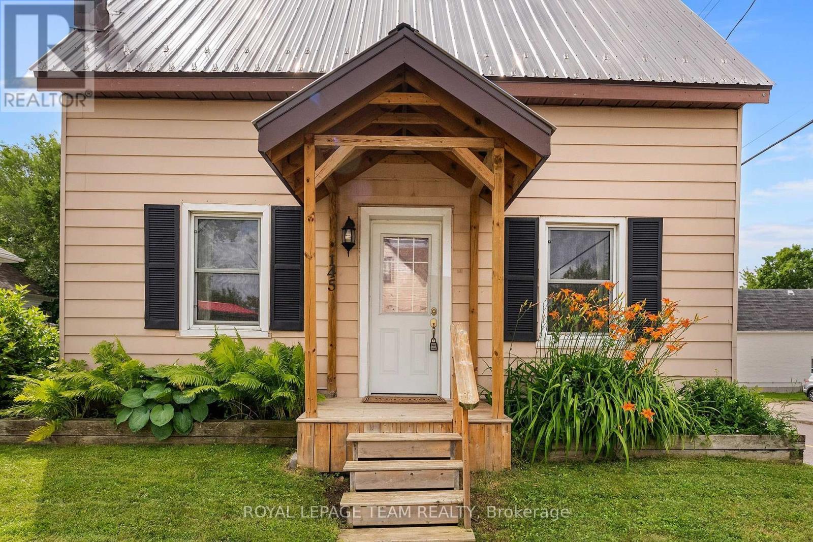 145 MUNROE AVENUE W - 2