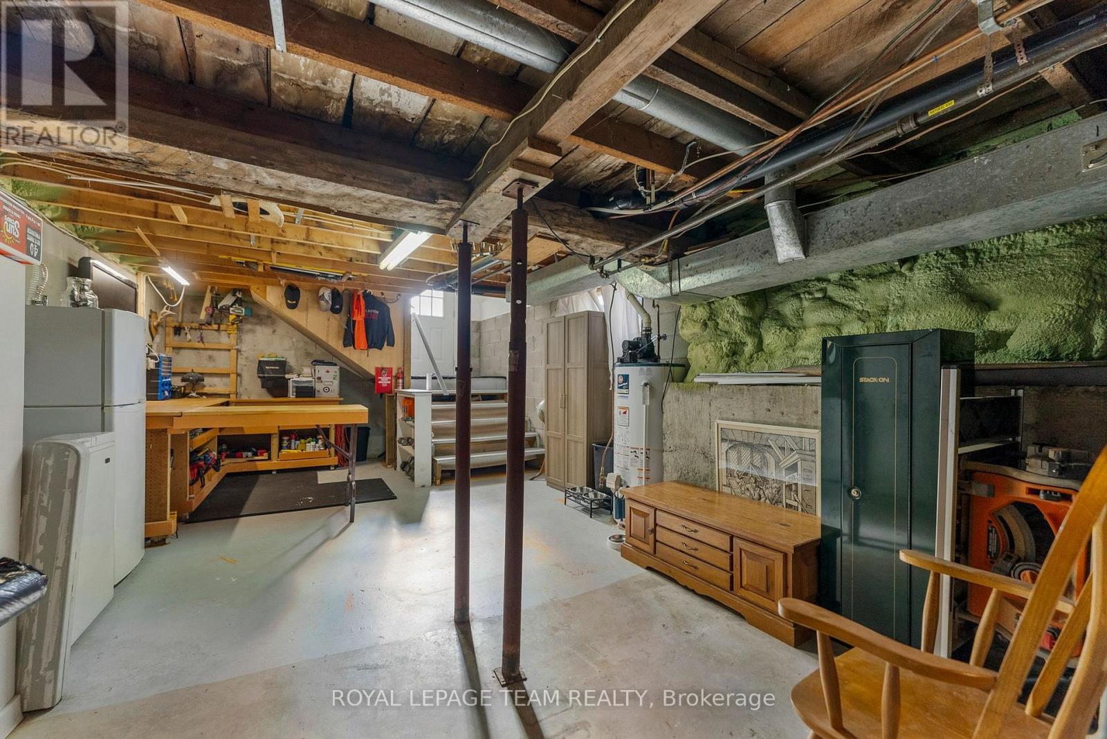 145 MUNROE AVENUE W - Image 32